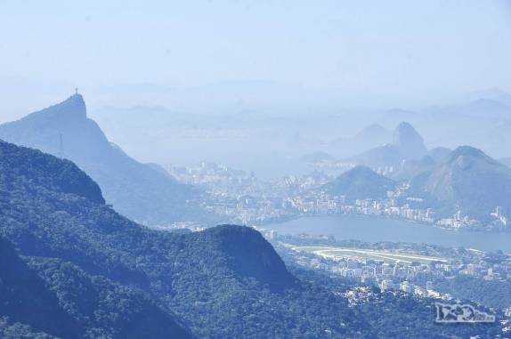A magnífica vista do Rio de Janeiro que se tem  na parte alta da Trilha da Pedra da Gavea, no Parque Nacional da Tijuca